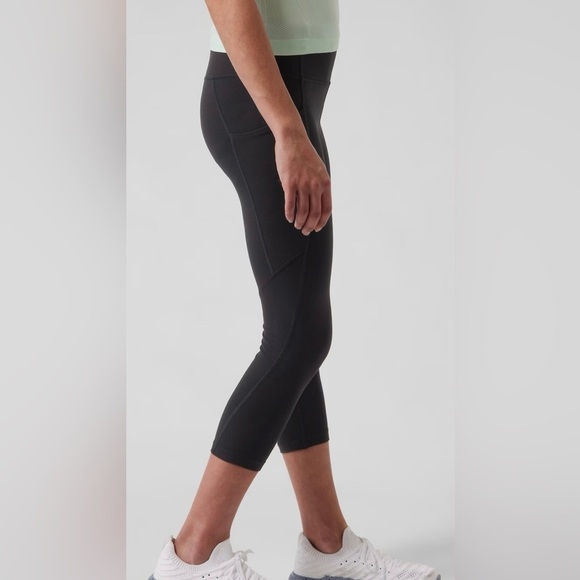 ATHLETA Girl Stash Your Treasures Capri Leggings- Black/ Size XXL (16) - Picture 2 of 11